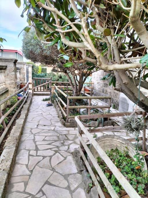 Charmant Appart Avec Jardin 에그모르트 외부 사진