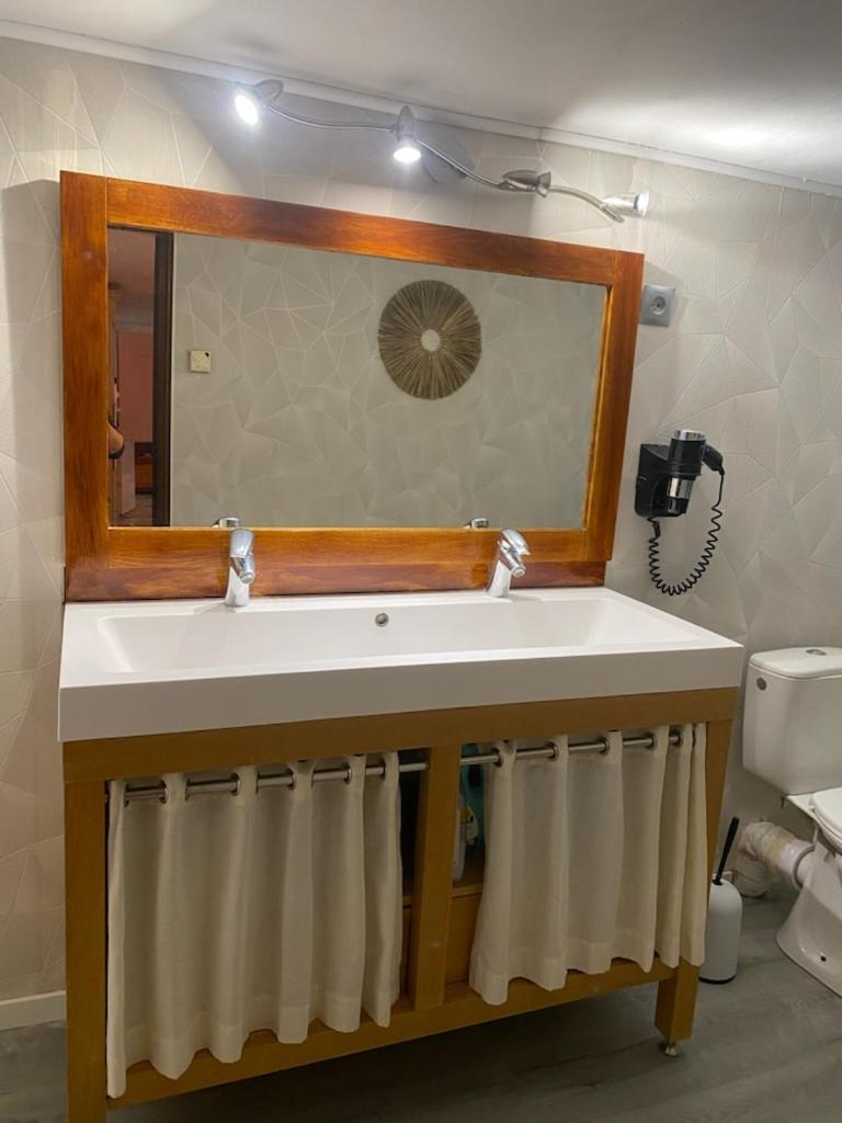 Charmant Appart Avec Jardin 에그모르트 외부 사진